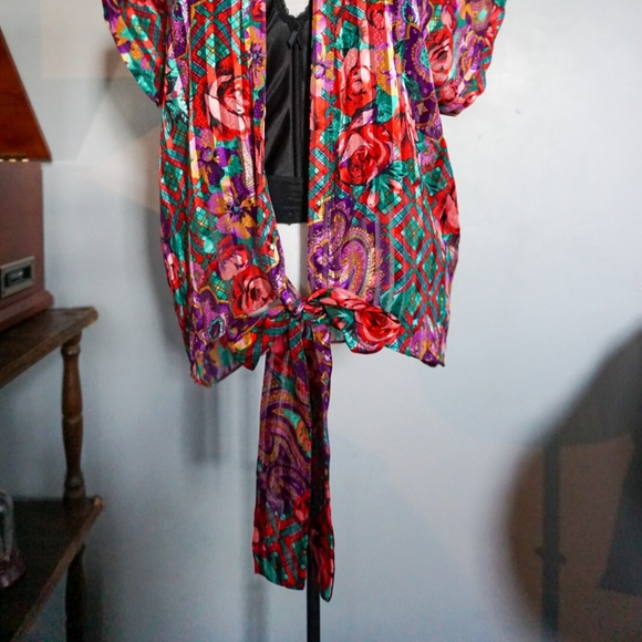 VTG VS Tie-Front Blouse - Picture 4 of 5